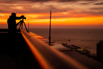 photographer Derek Nielsen on a rooftop in chicago at sunrise