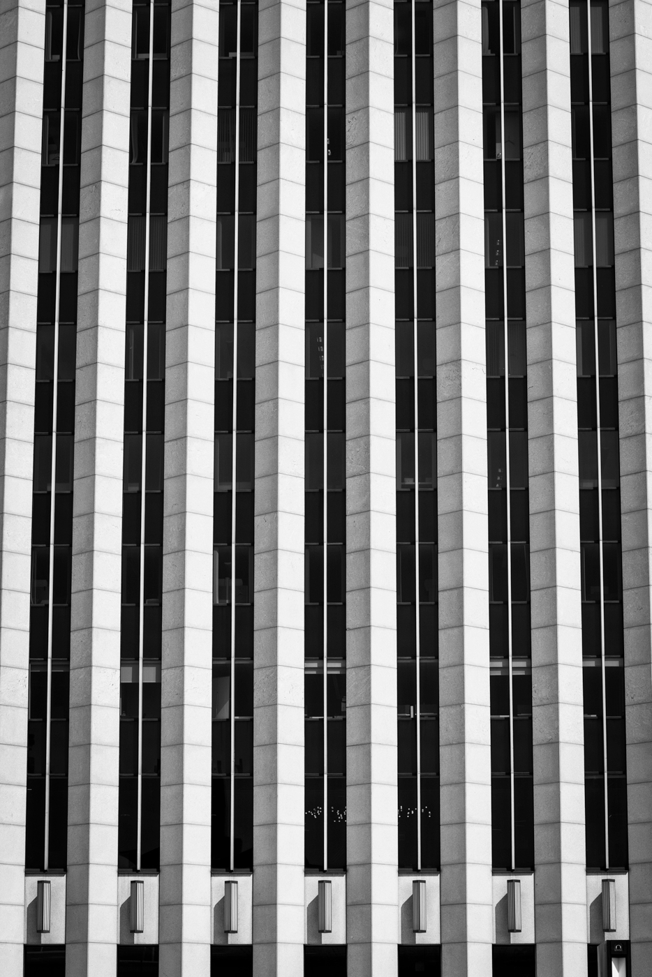 black and white abstract image of the Aon Center in Chicago