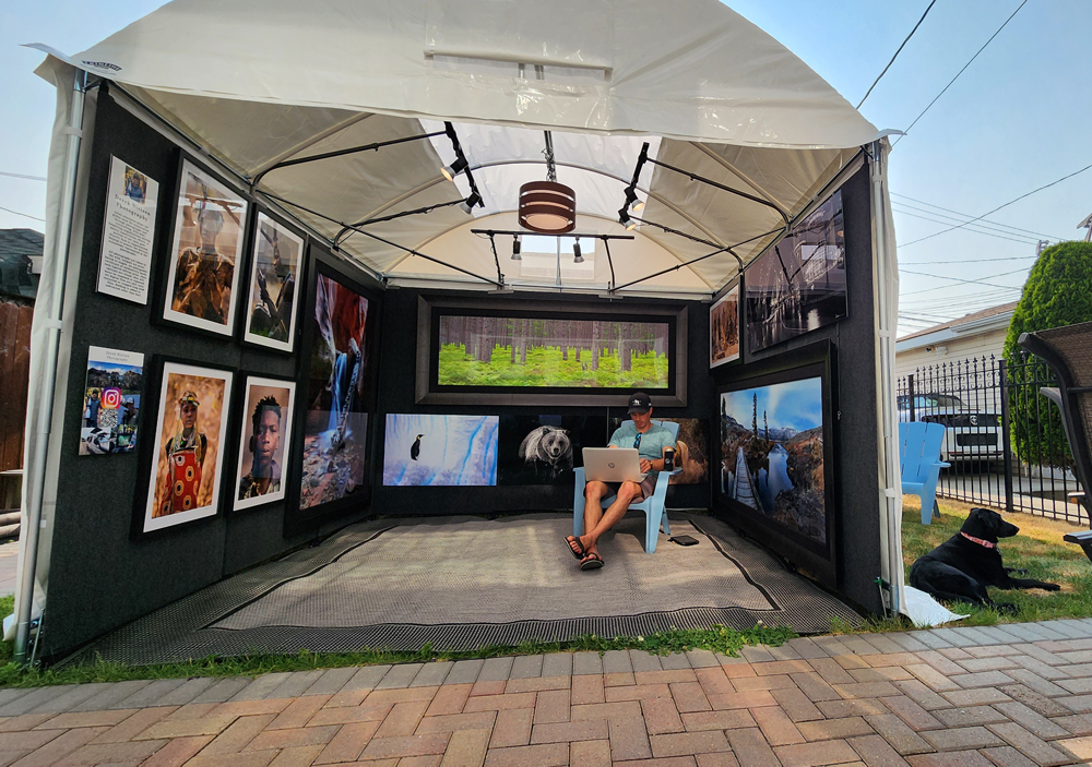 Artist Derek Nielsen practicing setting up his booth before a show in Chicago