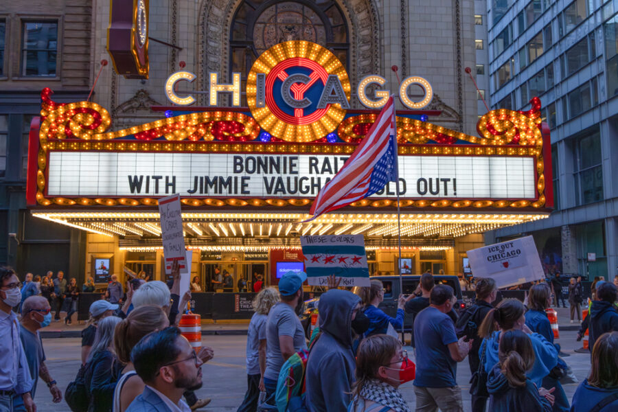 People in chicago protesting against ICE